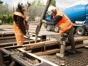 Toepassing geopolymeerbeton in de bordesplaten voor het project busperron Badhoevedorp, foto: VolkerWessels