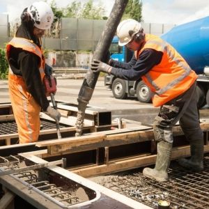 Toepassing geopolymeerbeton in de bordesplaten voor het project busperron Badhoevedorp, foto: VolkerWessels